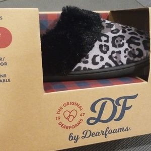 Gray leopard print slippers